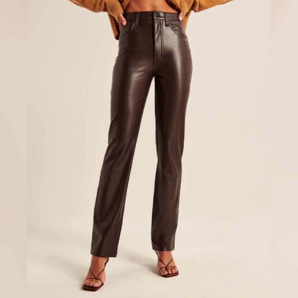 *NWT* Abercrombie Curve Love Vegan Leather 90s Straight Pant